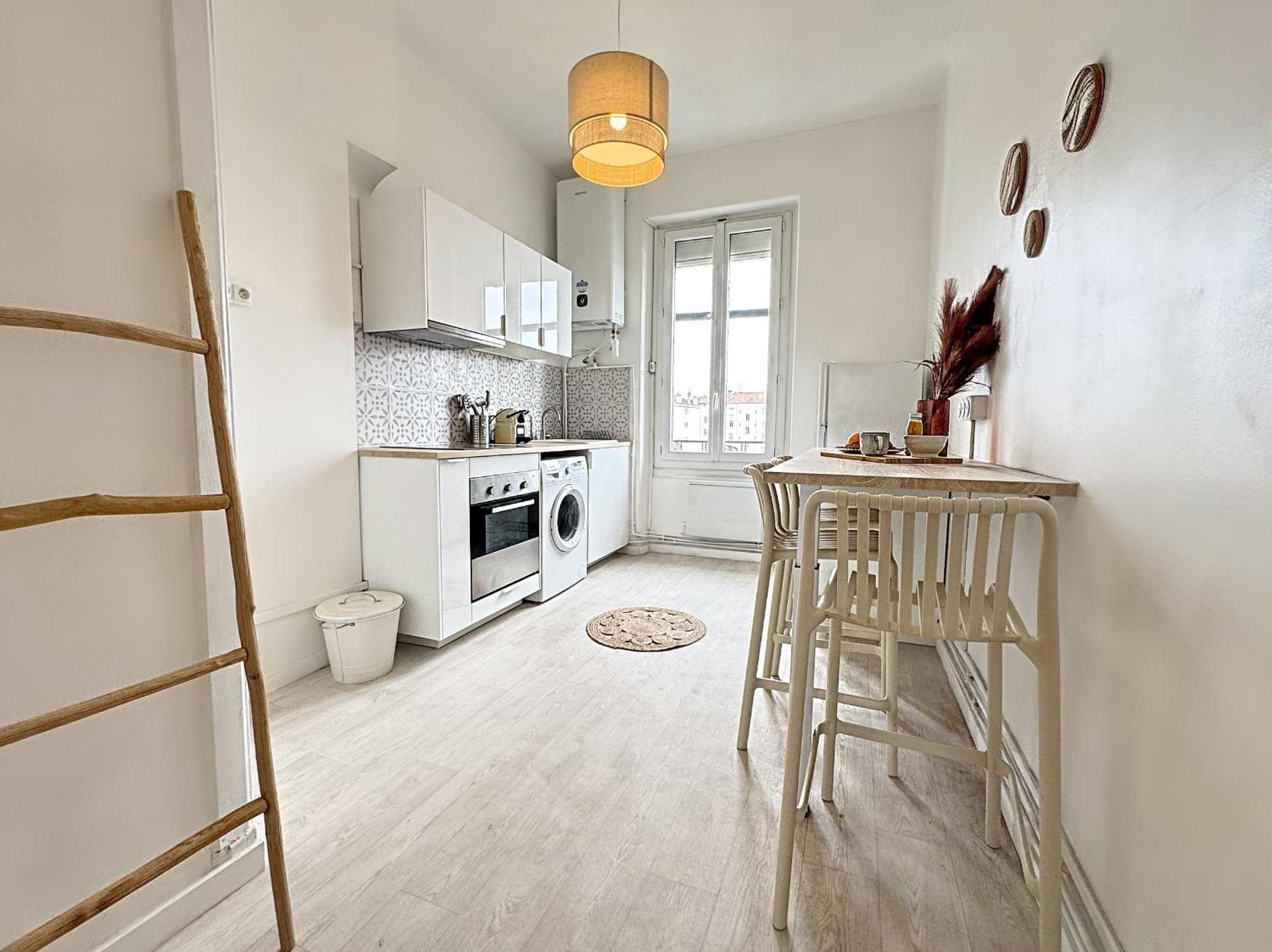 Apartment Falso *